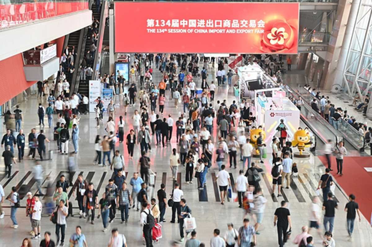 चीन आयात-निर्यात मेले पर वैश्विक व्यापारियों का ध्यान आकर्षित